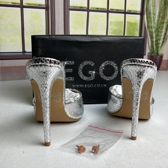 GLYN PEEP TOE HEEL MULE IN METALLIC SILVER CROC PRINT FAUX LEATHER - Picture 4 of 4